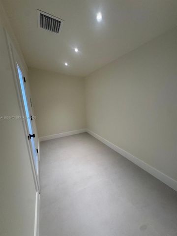 841 NE 4th Pl, Hialeah, FL 33010