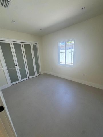 841 NE 4th Pl, Hialeah, FL 33010