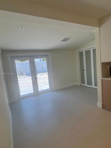 841 NE 4th Pl, Hialeah, FL 33010