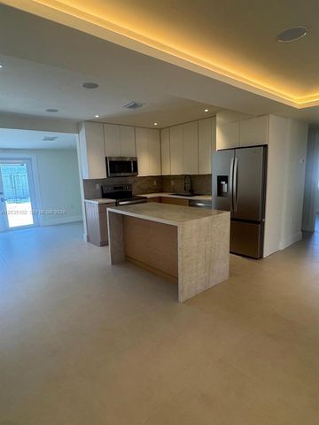 841 NE 4th Pl, Hialeah, FL 33010