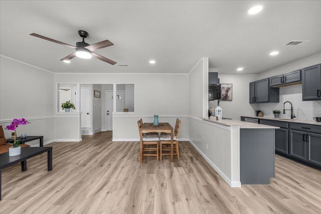 1013 Springdale Road, Bedford, TX 76021