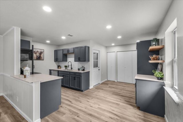 1013 Springdale Road, Bedford, TX 76021
