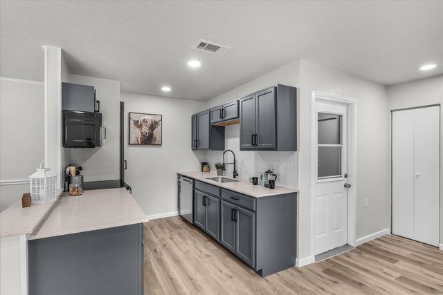 1013 Springdale Road, Bedford, TX 76021