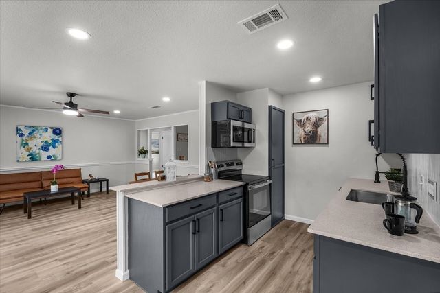 1013 Springdale Road, Bedford, TX 76021