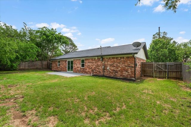 1013 Springdale Road, Bedford, TX 76021
