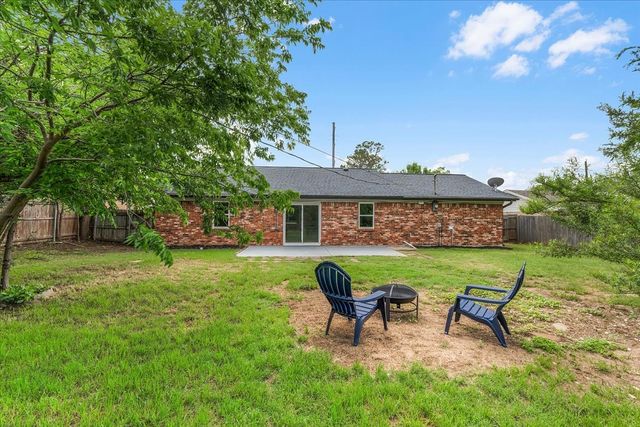 1013 Springdale Road, Bedford, TX 76021