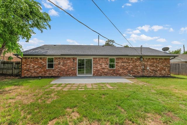 1013 Springdale Road, Bedford, TX 76021