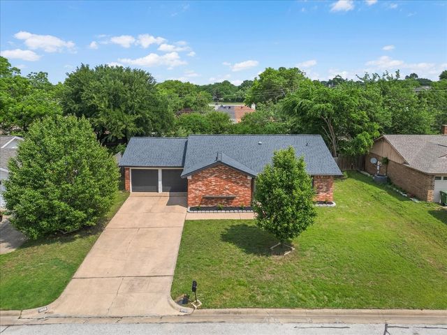 1013 Springdale Road, Bedford, TX 76021