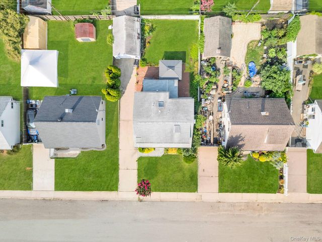 54 Briggs Street, Hicksville, NY 11801