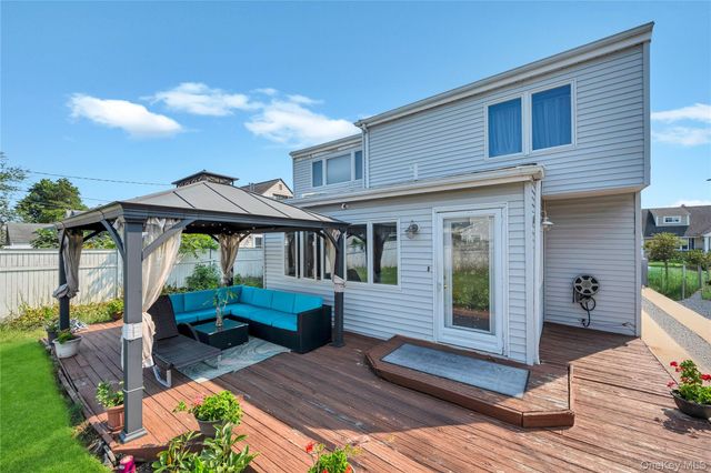 54 Briggs Street, Hicksville, NY 11801