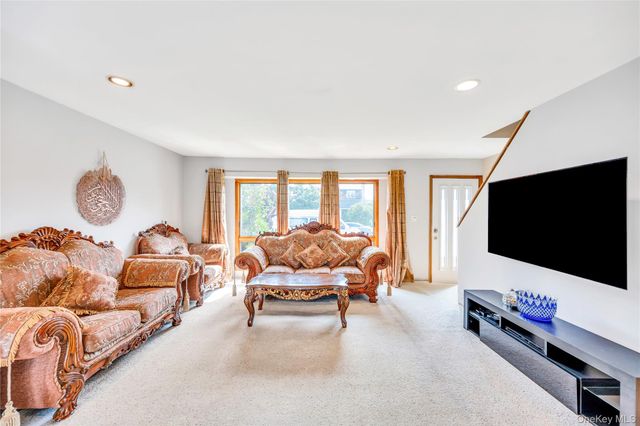 54 Briggs Street, Hicksville, NY 11801