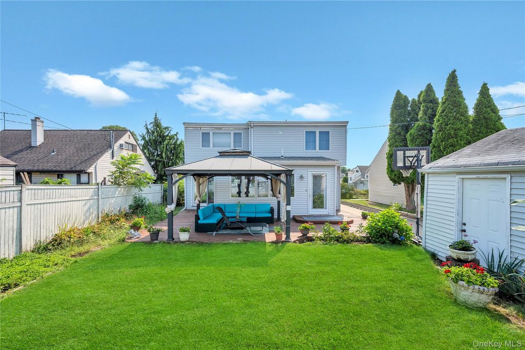 54 Briggs Street, Hicksville, NY 11801 — photo 3