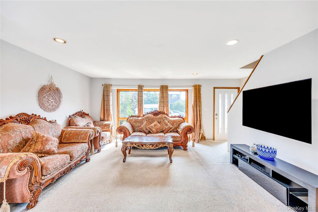 54 Briggs Street, Hicksville, NY 11801 — photo 4
