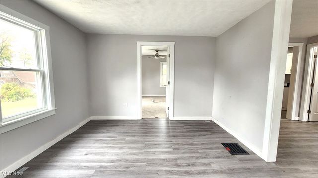 1457 E 289th Street, Wickliffe, OH 44092