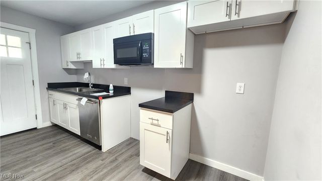 1457 E 289th Street, Wickliffe, OH 44092