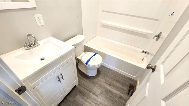 1457 E 289th Street, Wickliffe, OH 44092