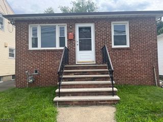 586 Sweetland Ave, Hillside Twp., NJ 07205