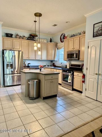 9 Summerfield Drive, Lakewood, NJ 08701