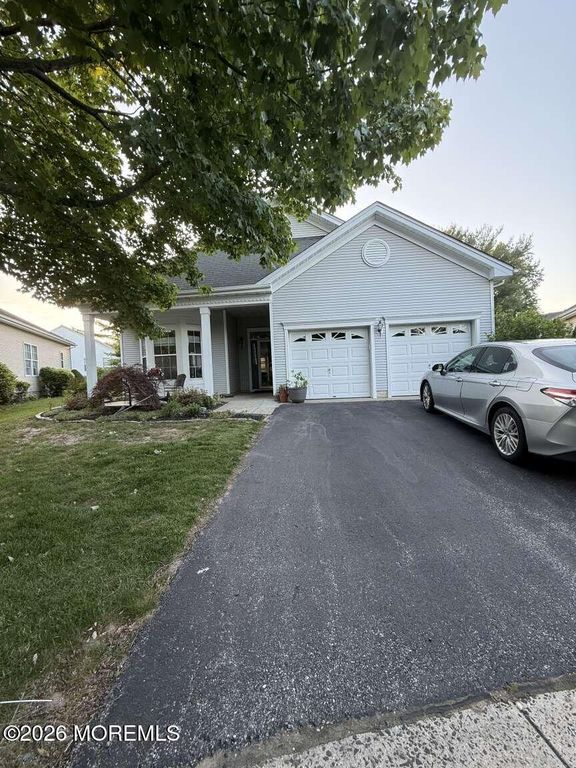 9 Summerfield Drive, Lakewood, NJ 08701