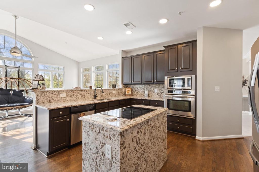 Image 10 of property listing at 10102 MIKE RD, Fort Washington, MD 20744