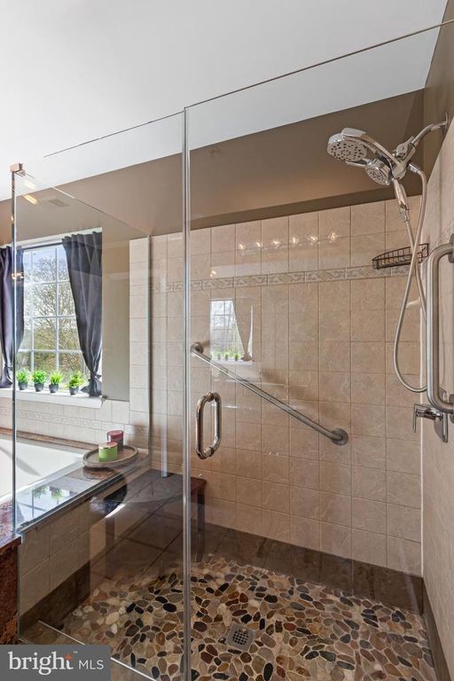 Image 21 of property listing at 10102 MIKE RD, Fort Washington, MD 20744