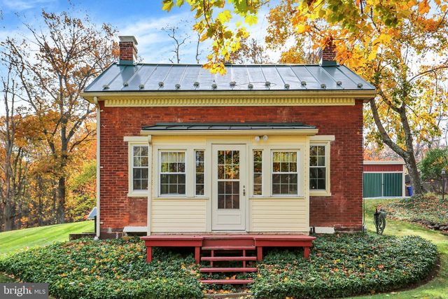 950 ROSSTOWN RD, Lewisberry, PA 17339