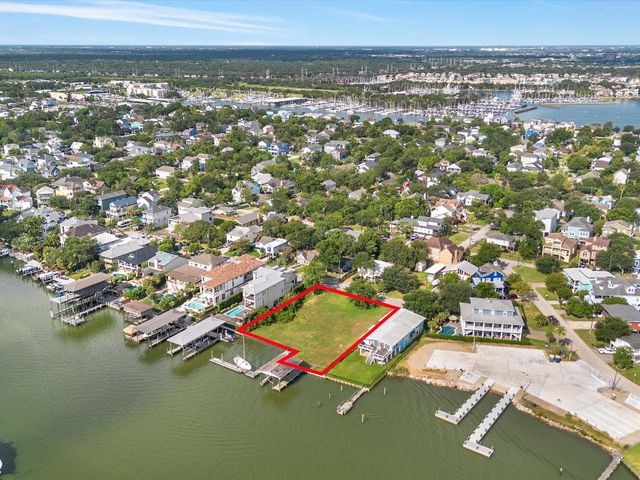 205 Blue Point Road, Clear Lake Shores, TX 77565
