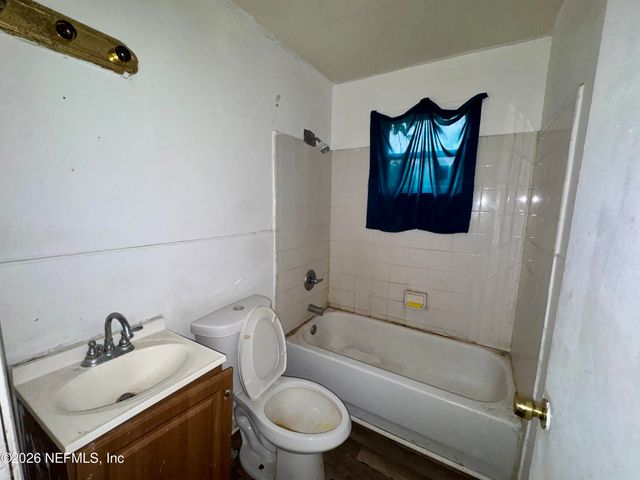 2051 FRANK E Avenue, Jacksonville, FL 32208