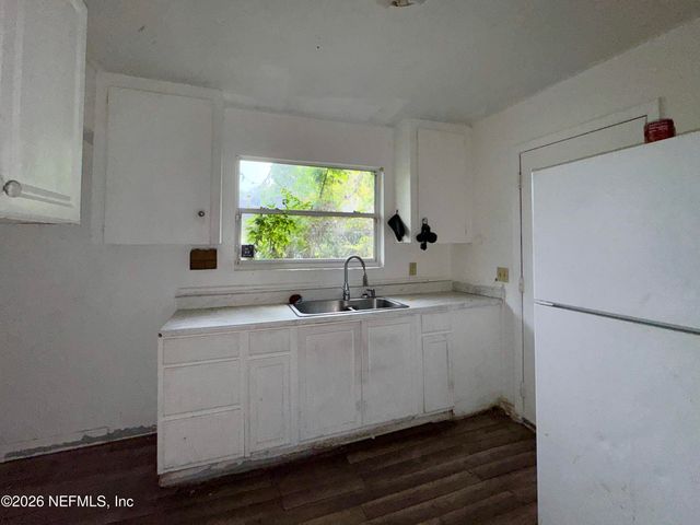 2051 FRANK E Avenue, Jacksonville, FL 32208