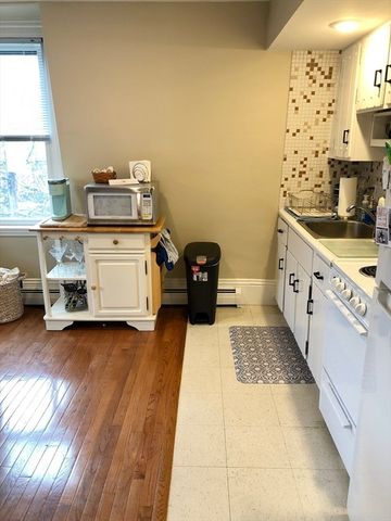 154 Central St 10, Somerville, MA 02145