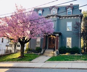 154 Central St 10, Somerville, MA 02145
