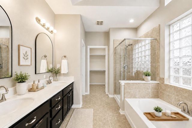9438 Emerald Lakes Drive, Rosharon, TX 77583