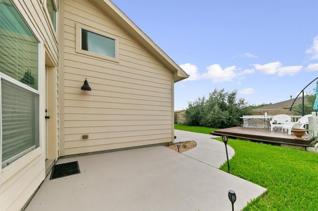 9438 Emerald Lakes Drive, Rosharon, TX 77583