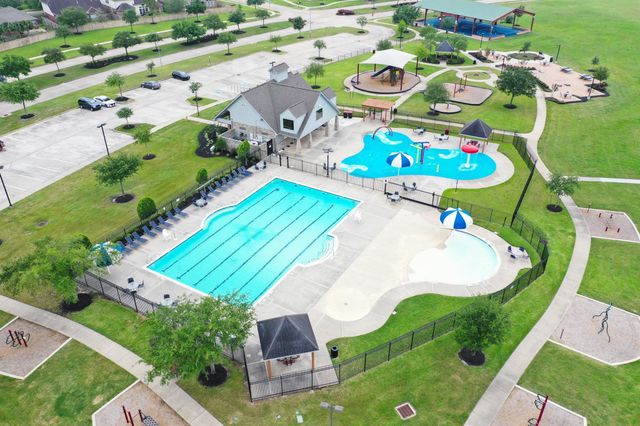 9438 Emerald Lakes Drive, Rosharon, TX 77583