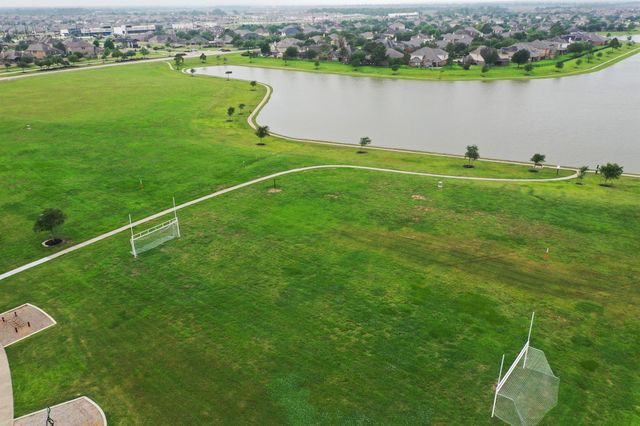 9438 Emerald Lakes Drive, Rosharon, TX 77583