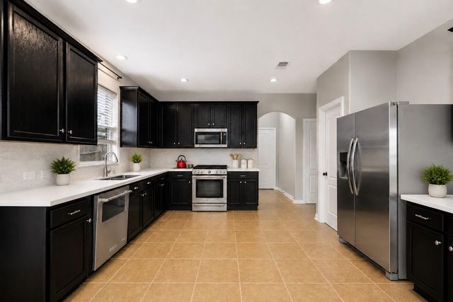 9438 Emerald Lakes Drive, Rosharon, TX 77583
