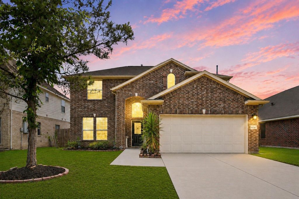 9438 Emerald Lakes Drive, Rosharon, TX 77583