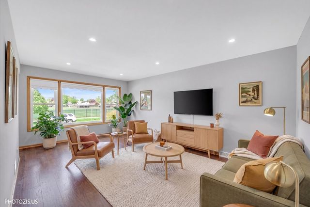 4043 N Wagner Avenue, Schiller Park, IL 60176