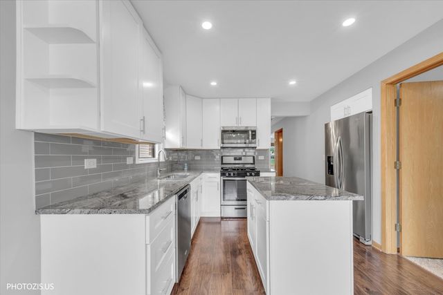 4043 N Wagner Avenue, Schiller Park, IL 60176