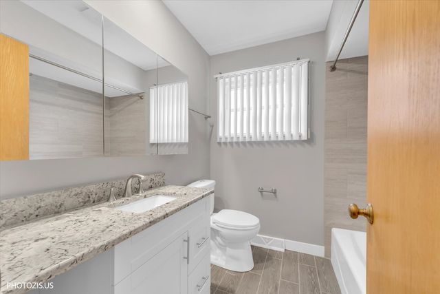 4043 N Wagner Avenue, Schiller Park, IL 60176