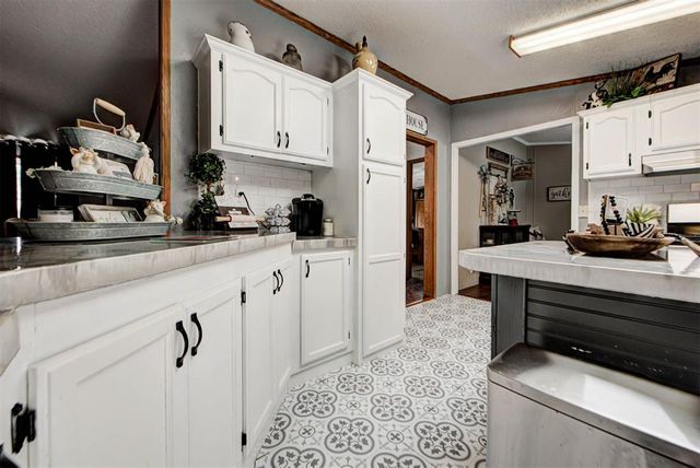 10501 E Turtle Creek Circle, Lexington, OK 73051