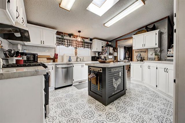 10501 E Turtle Creek Circle, Lexington, OK 73051