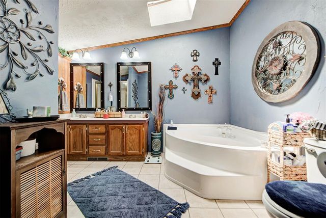 10501 E Turtle Creek Circle, Lexington, OK 73051