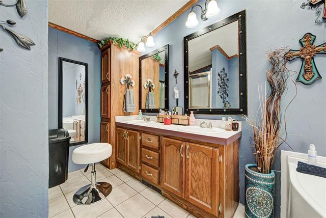 10501 E Turtle Creek Circle, Lexington, OK 73051