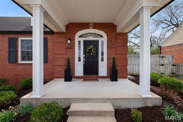 8142 Amherst Avenue, University City, MO 63130