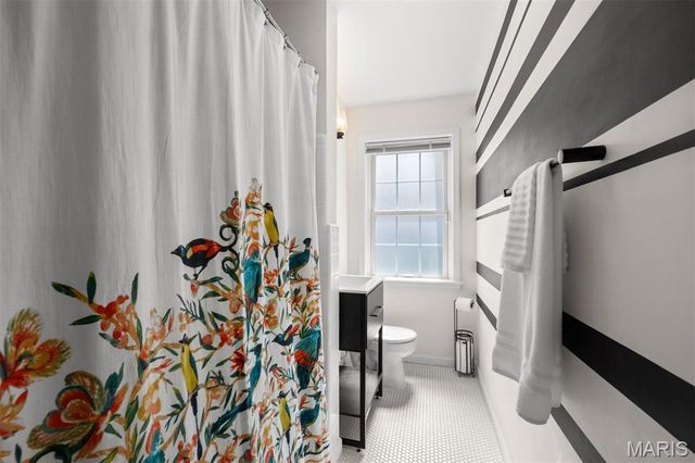 8142 Amherst Avenue, University City, MO 63130