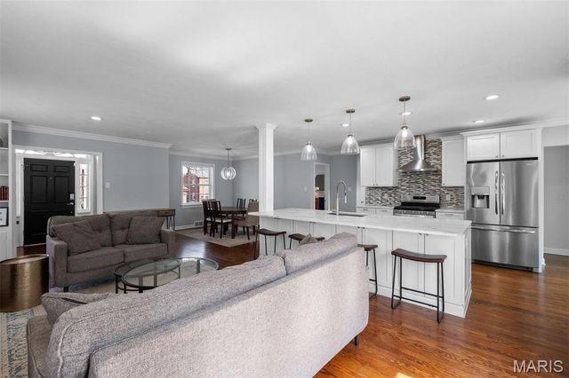 8142 Amherst Avenue, University City, MO 63130