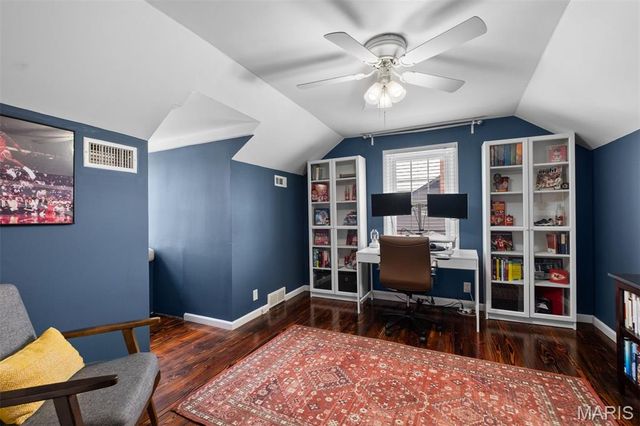 8142 Amherst Avenue, University City, MO 63130