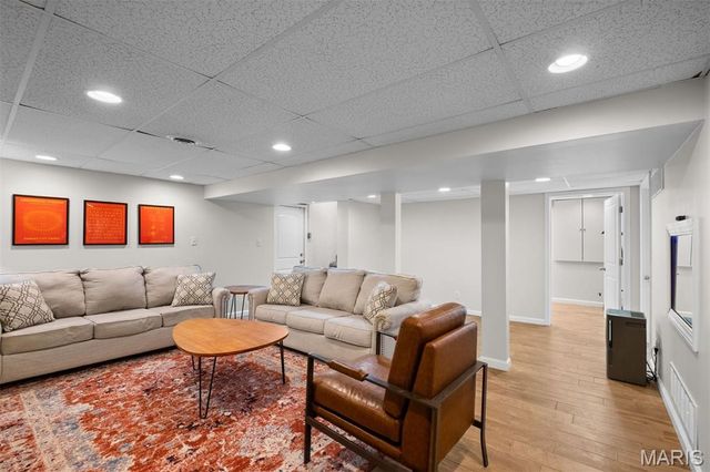 8142 Amherst Avenue, University City, MO 63130