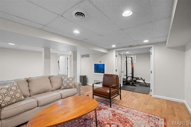 8142 Amherst Avenue, University City, MO 63130